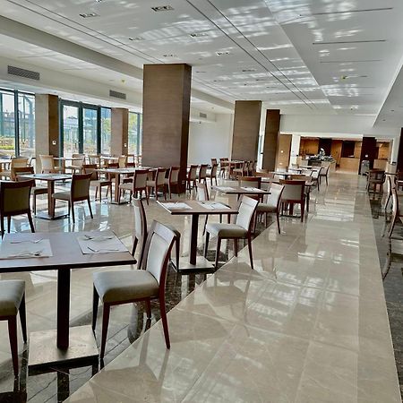 Phoenix Hotel & Wellness Sheikh Zayed City Esterno foto