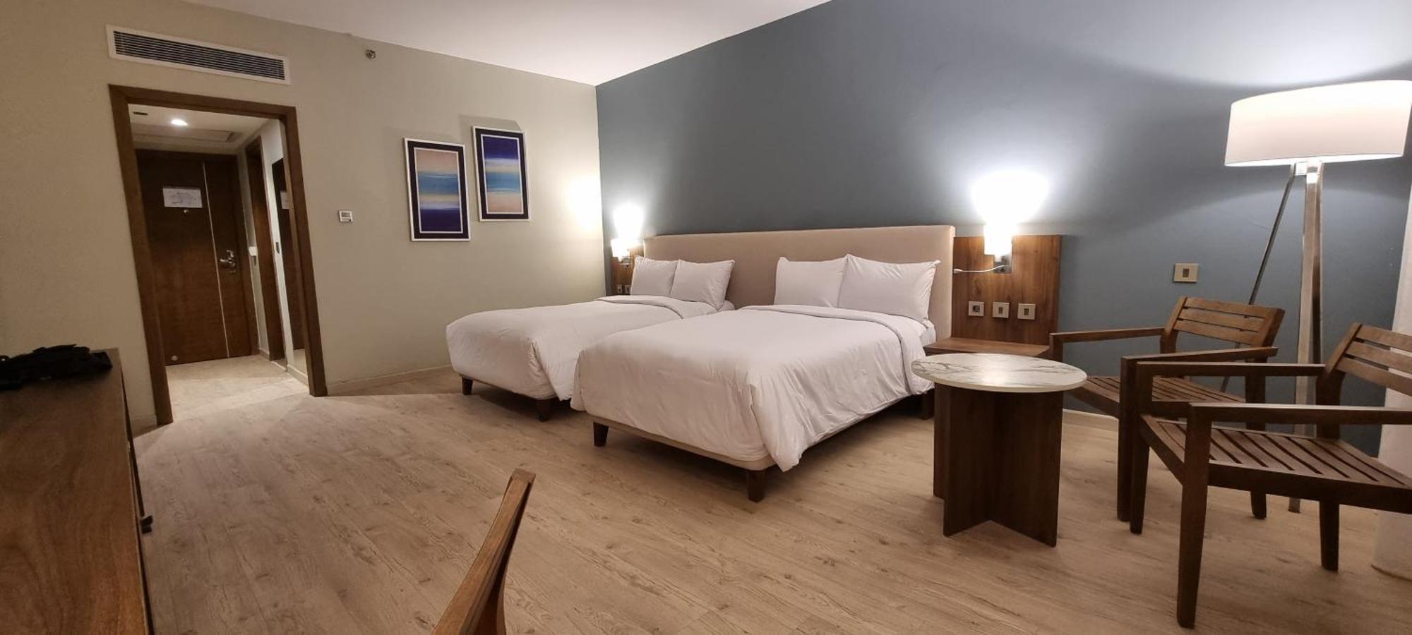 Phoenix Hotel & Wellness Sheikh Zayed City Esterno foto