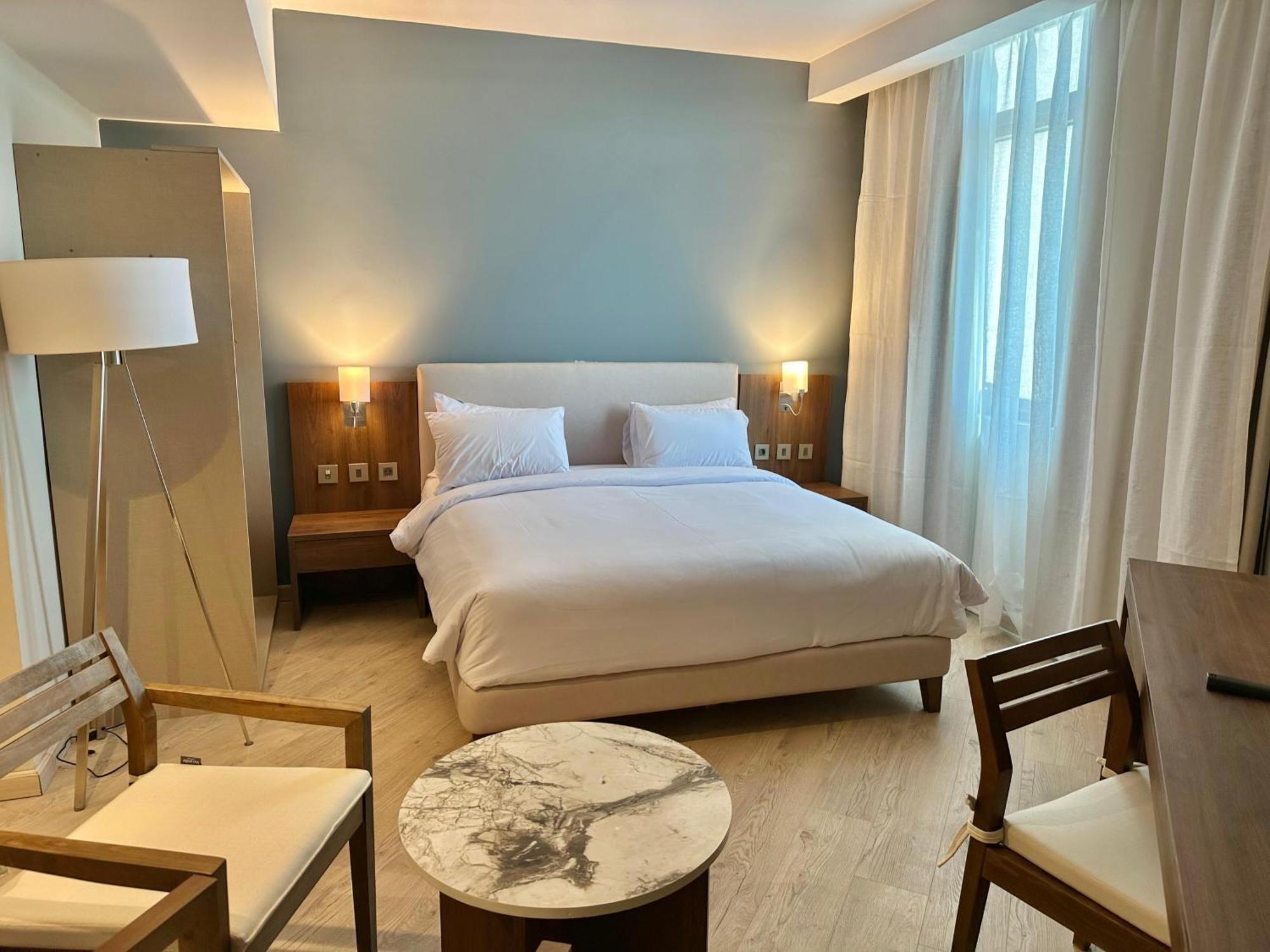 Phoenix Hotel & Wellness Sheikh Zayed City Esterno foto