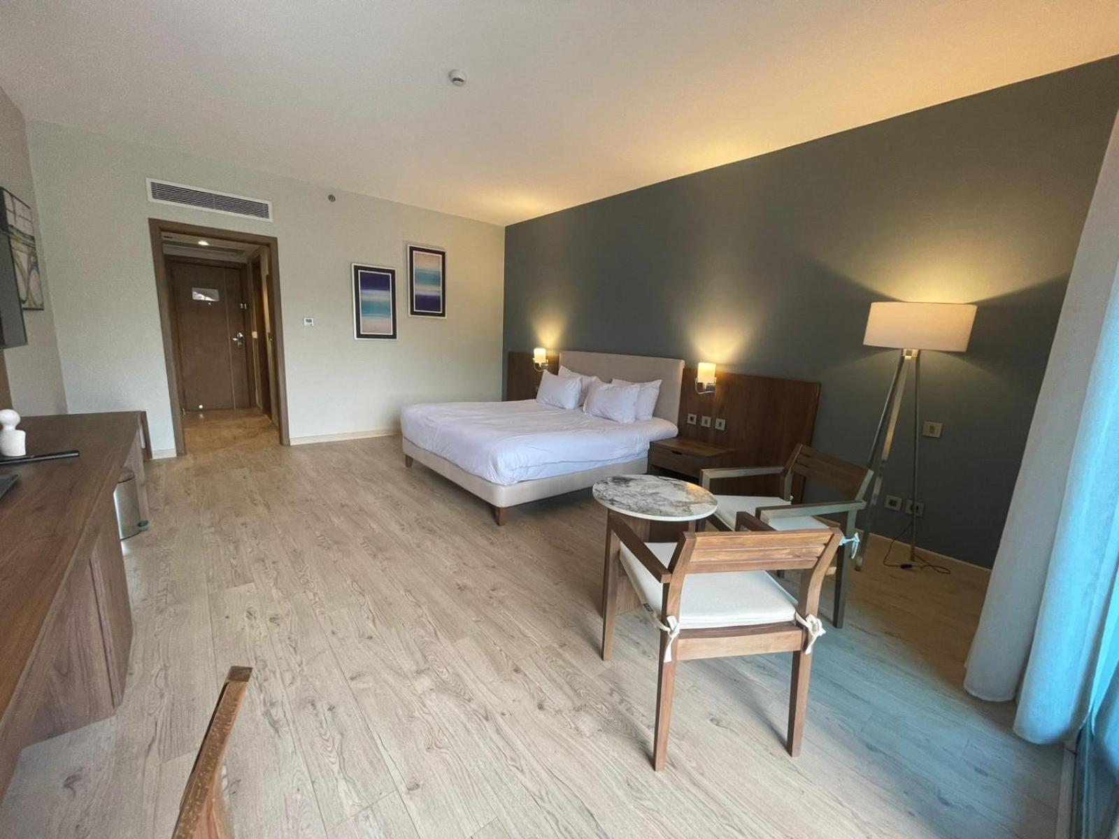 Phoenix Hotel & Wellness Sheikh Zayed City Esterno foto