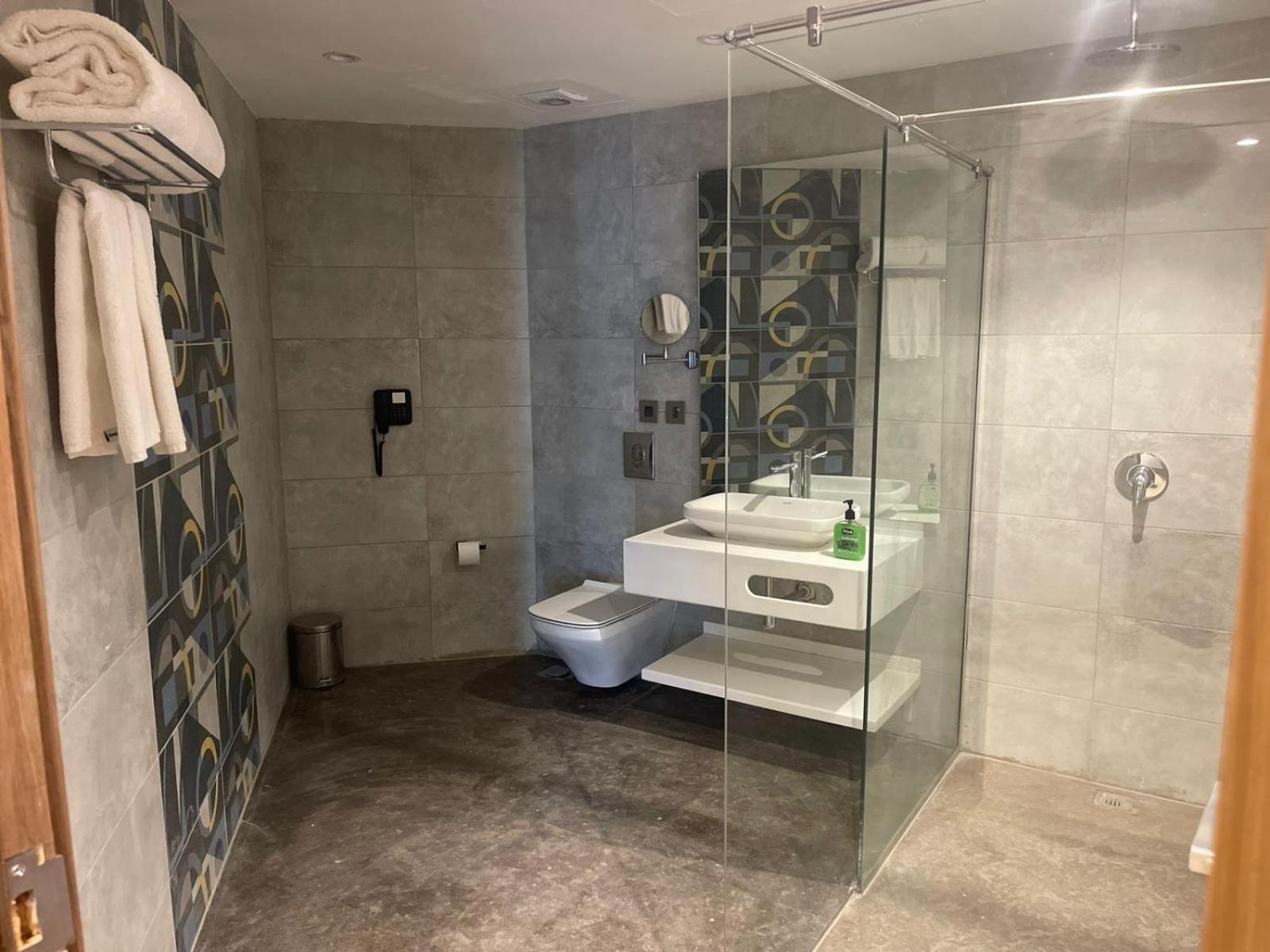 Phoenix Hotel & Wellness Sheikh Zayed City Esterno foto