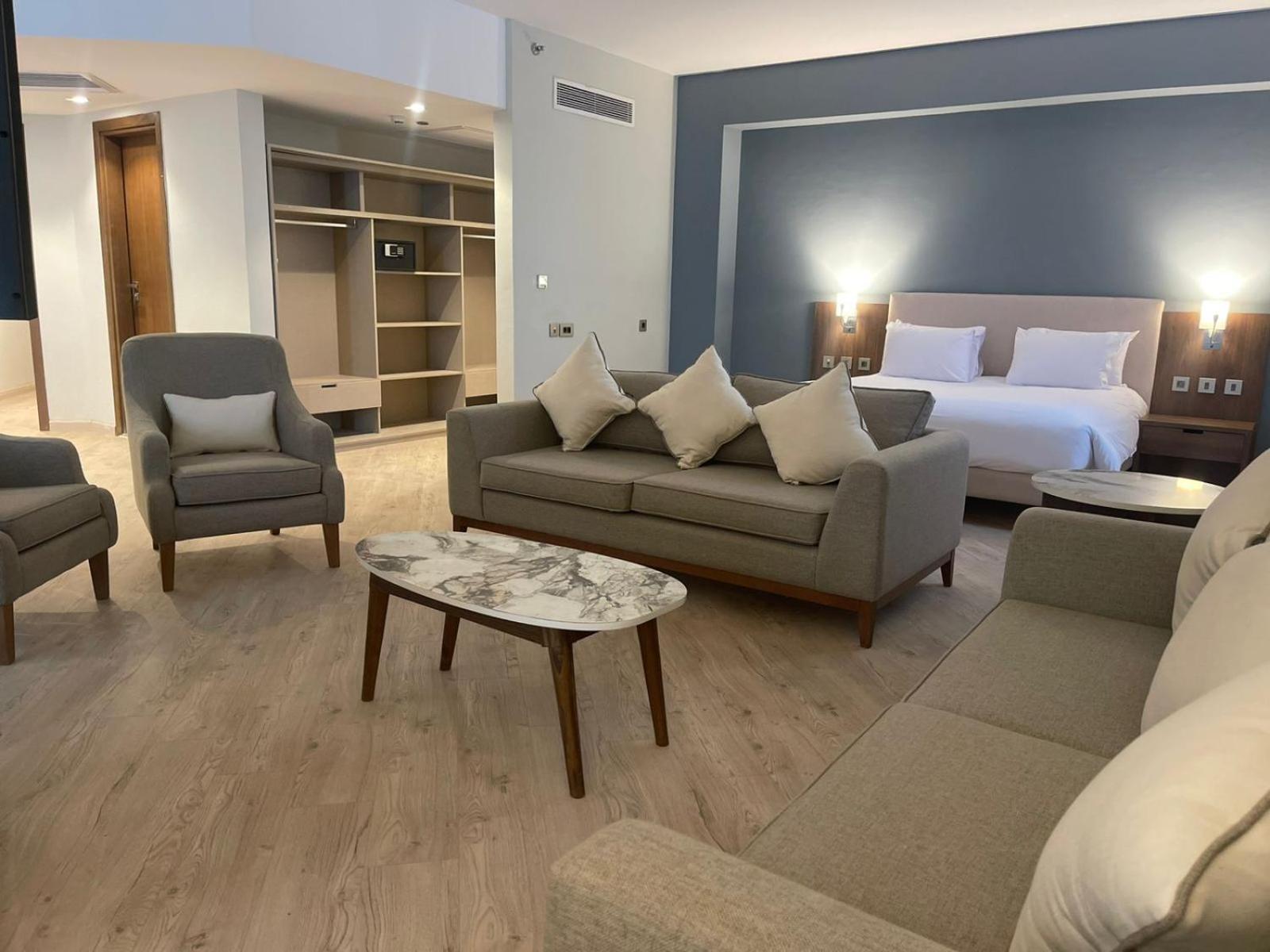 Phoenix Hotel & Wellness Sheikh Zayed City Esterno foto